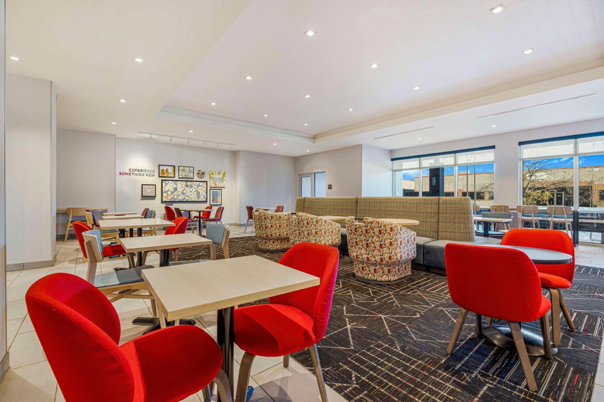 Home2 Suites By Hilton Colorado Springs Airport Exterior photo