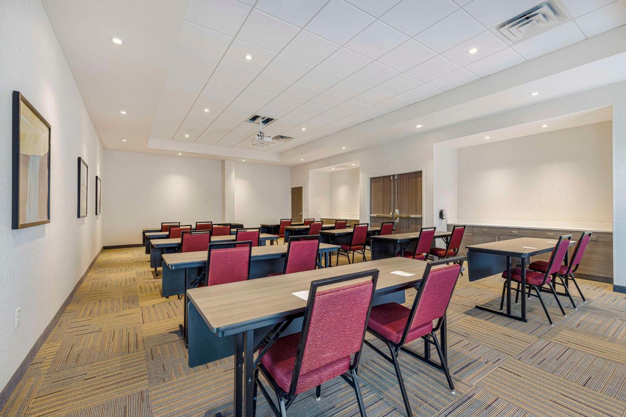 Home2 Suites By Hilton Colorado Springs Airport Exterior photo