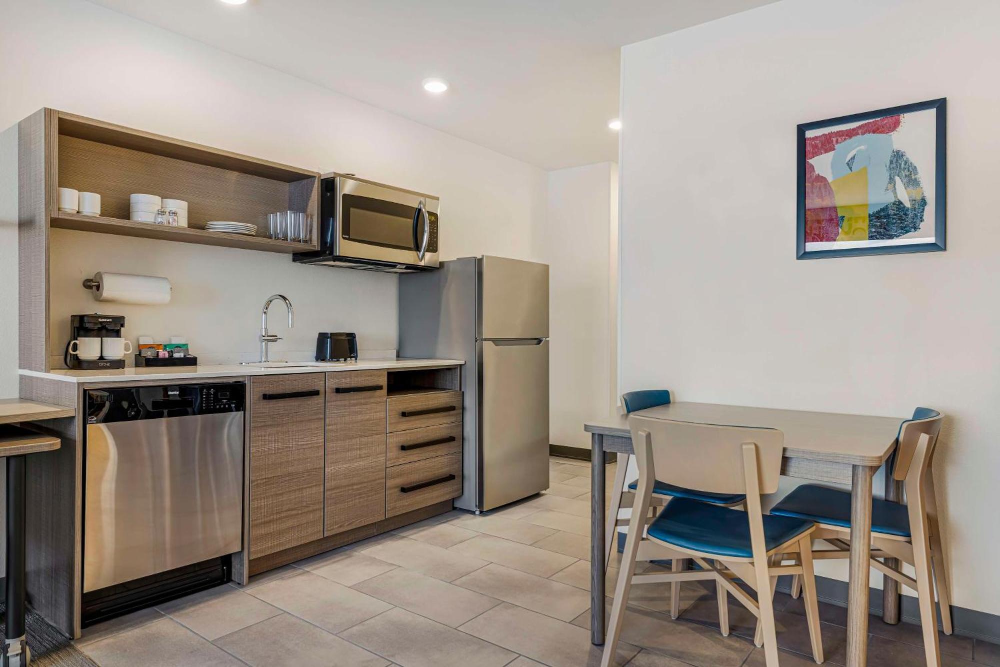 Home2 Suites By Hilton Colorado Springs Airport Exterior photo